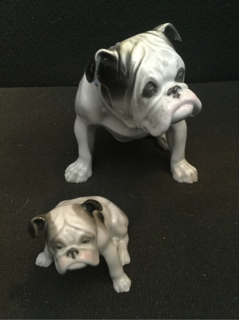 Erstaunliche Porzellen Bulldogges treasures from Germany 11 Metzner size difference (smaller version)
