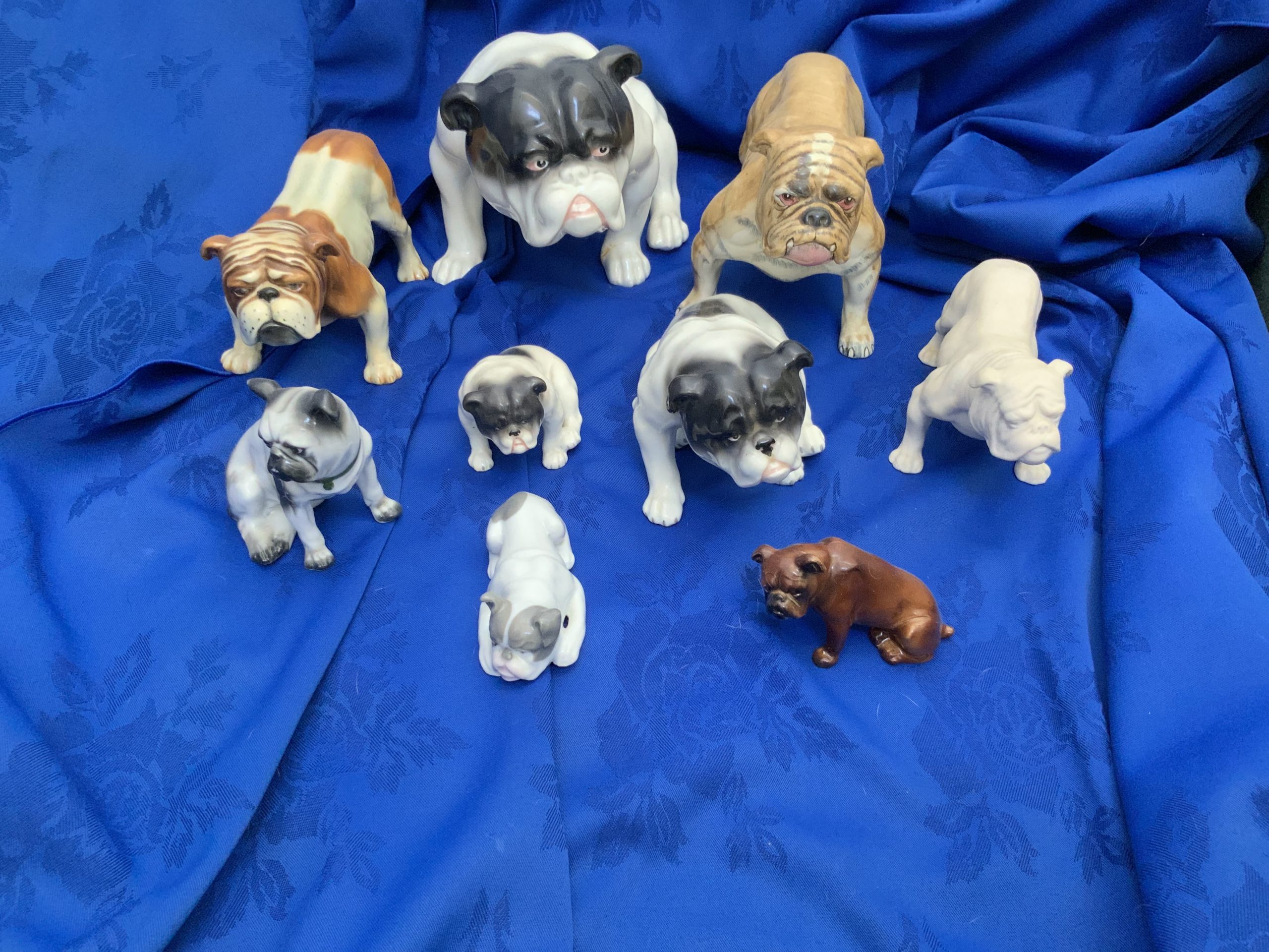 Bulldog figurines by European artists ! 